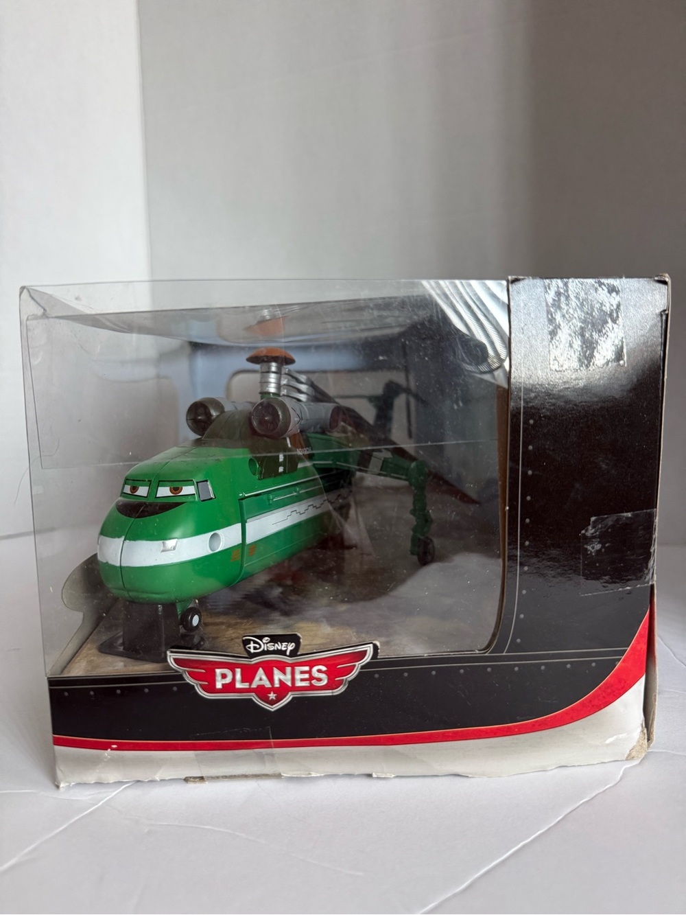 Disney Planes: Fire and Rescue Exclusive Deluxe Die cast Helicopter Windlifter - Picture 3 of 8